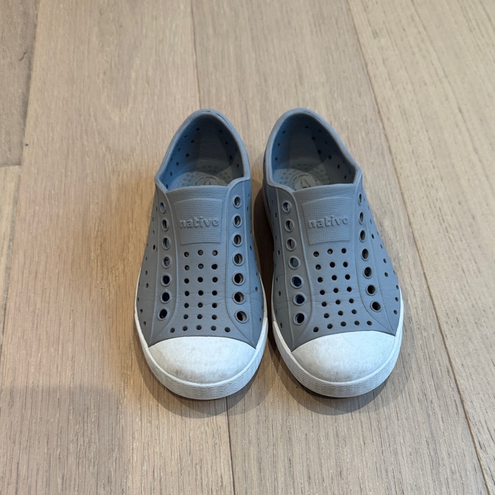 Native Kids Sneakers - Gray and White